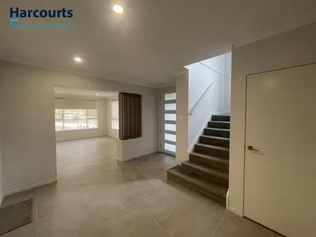 For Rent! 8 Satinwood Road, WOONGARRAH, NSW 2259 House for R.