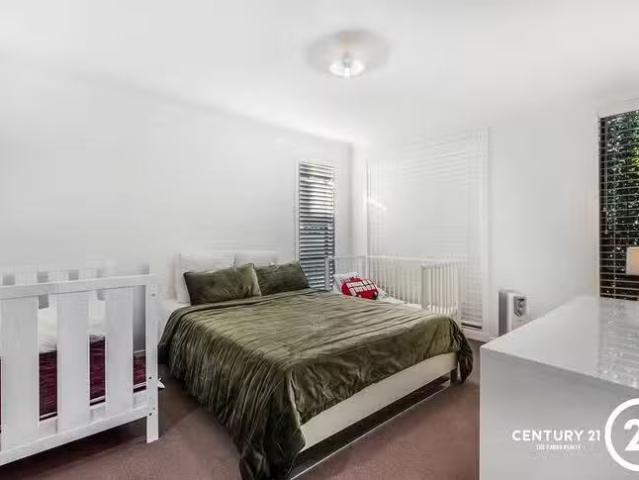 Deal! 8 Starfire Avenue, Middleton Grange, NSW 2171