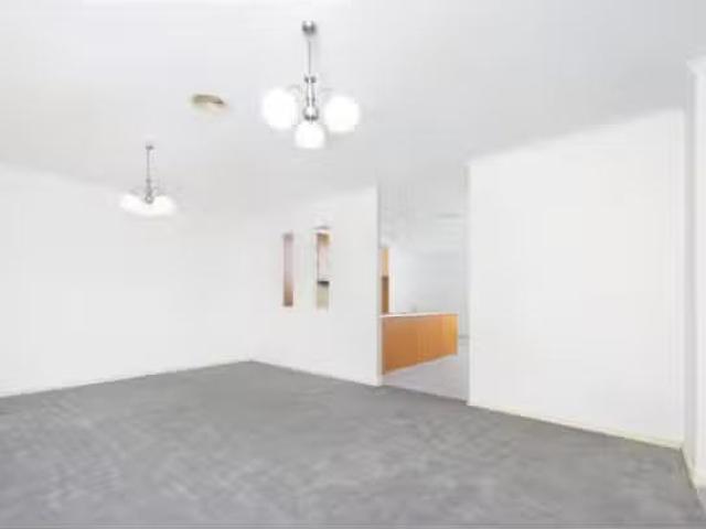 Deal! 8 Palm Court, JERRABOMBERRA House for rent Listed by Ra.