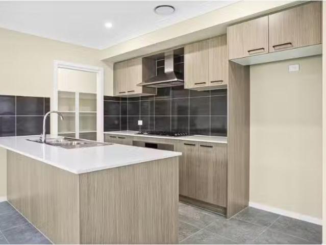 Deal! 8 Red Cottonwood Road, Huntley House for rent Listed by.