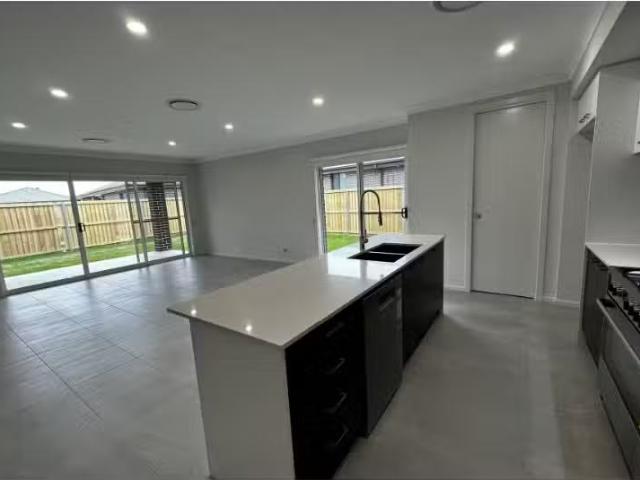 Unique 8 Wattawan Crescent, Anambah House for rent Listed by.