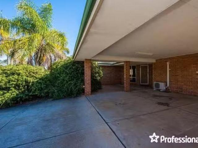 Unique 8 Weeloo Road, Waggrakine, WA 6530