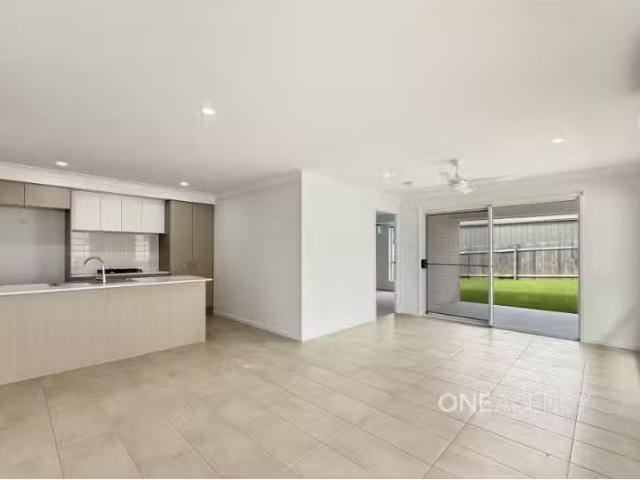 Nice 8A Corymbia Loop, Wauchope Townhouse for rent Listed by.