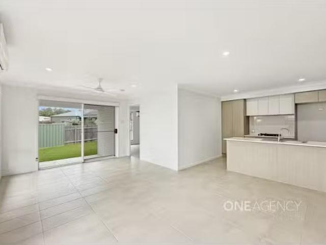 Nice 8B Corymbia Loop, Wauchope Townhouse for rent Listed by.
