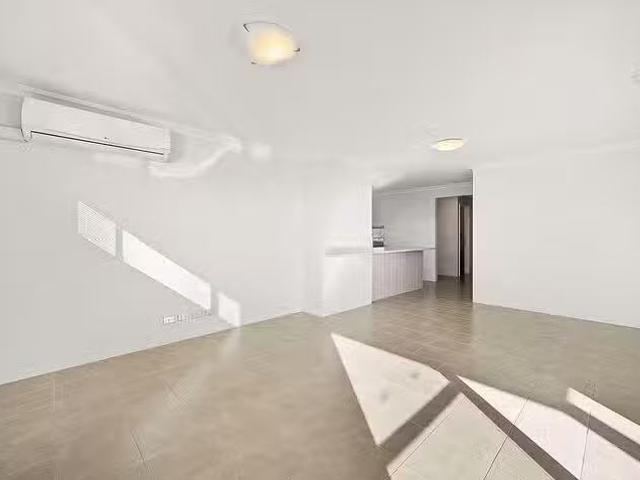 Deal! 9/40 Roccella Loop, Ashby, WA 6065