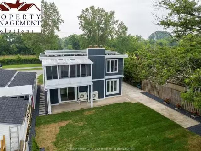 Cozy 950 1294 SHORELINE AVENUE, UPPER
