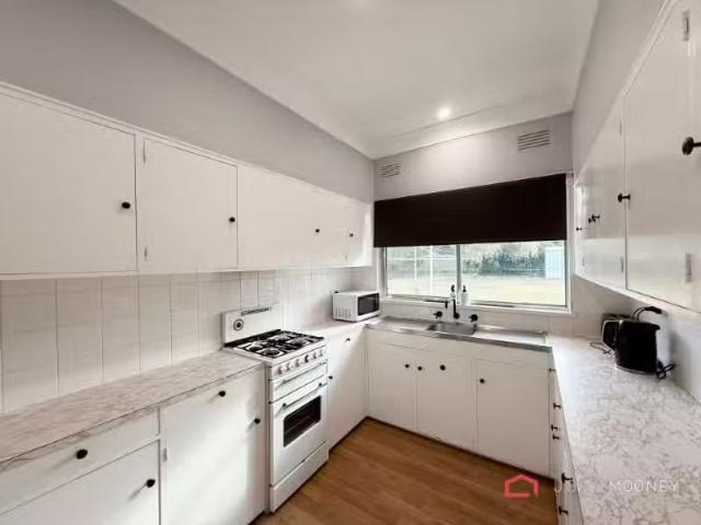 New 97 Fay Avenue, Kooringal House for rent Listed by Lara Ba.