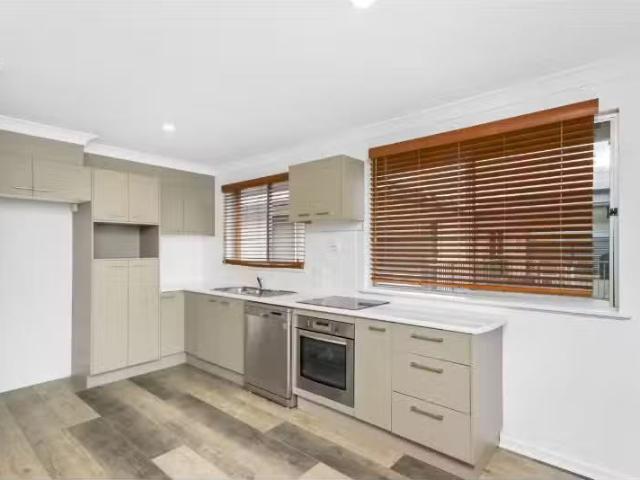 Unique 984 Ocean Drive, BONNY HILLS House for rent Listed by.