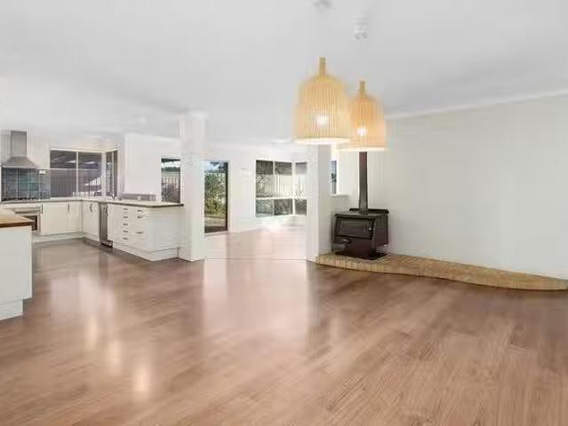 Cheap 98 Venturi Drive, Ocean Reef, WA 6027