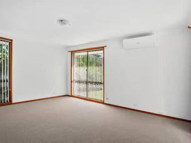 Nice 98A Cummins Street, Unanderra, NSW 2526