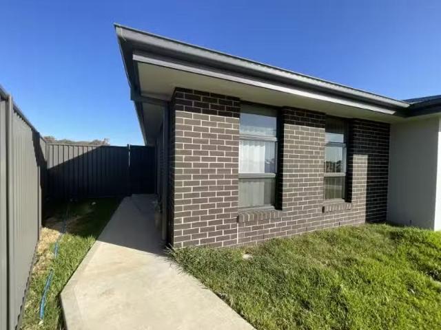 For Rent! 99a Evesham Circuit, TAMWORTH House for rent Listed.