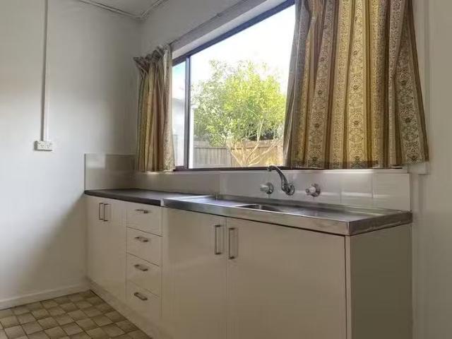 Rental! 90 Union Street, Windsor, VIC 3181