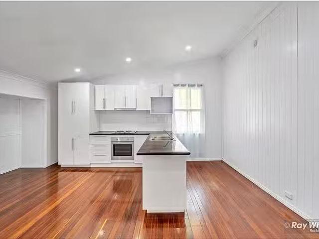 Charming 90 West Street, The Range, QLD 4700