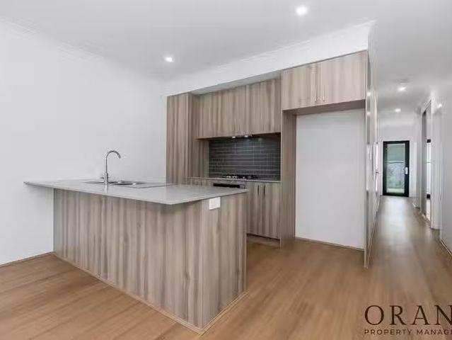 Charming 9/12 Seaton Place, Girrawheen, WA 6064