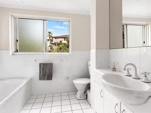 Cheap 9/30 34 Kooloora Avenue, Freshwater, NSW 2096