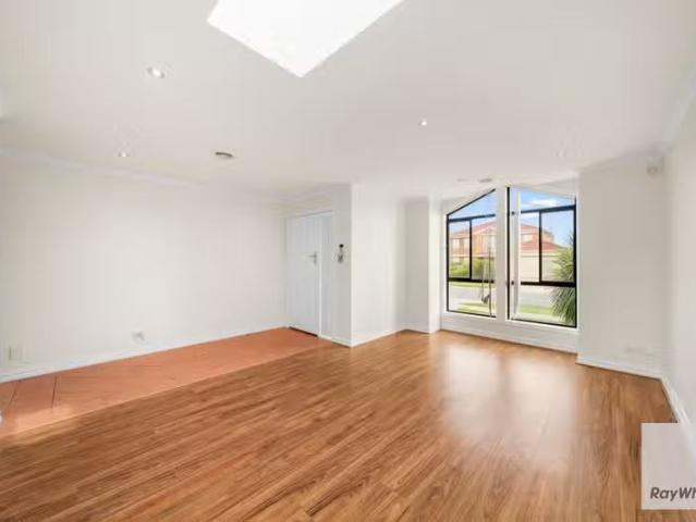 Deal! 93A Delbridge Drive, Sydenham VIC 3037