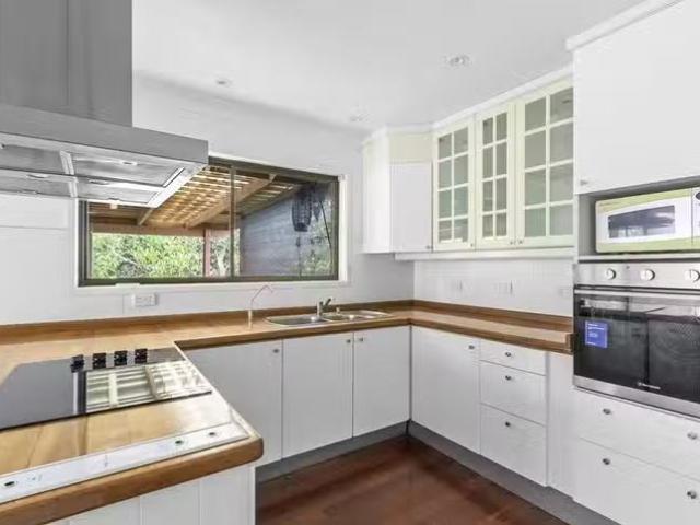 Charming 9 Congo Street, Westlake, QLD 4074