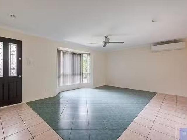 Unique 9 Caulfield Drive, Loganlea, QLD 4131