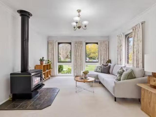 Rental! 9 Caramut Rd, Ringwood East VIC 3135 House For Lease