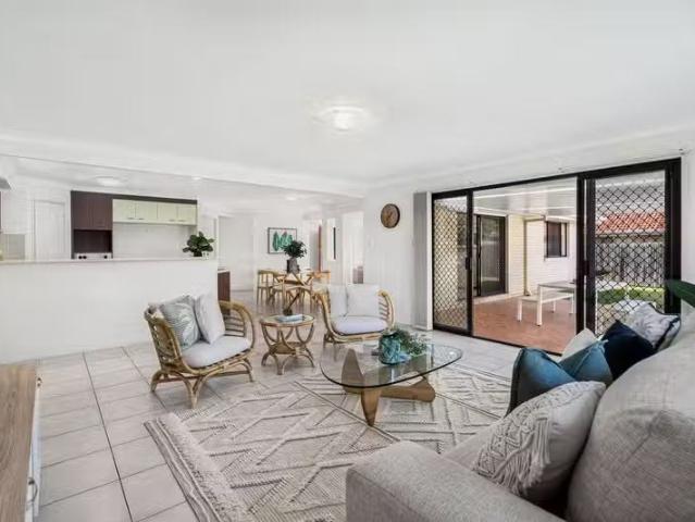Cheap 9 Celsa Street, WELLINGTON POINT, QLD 4160 House for R.