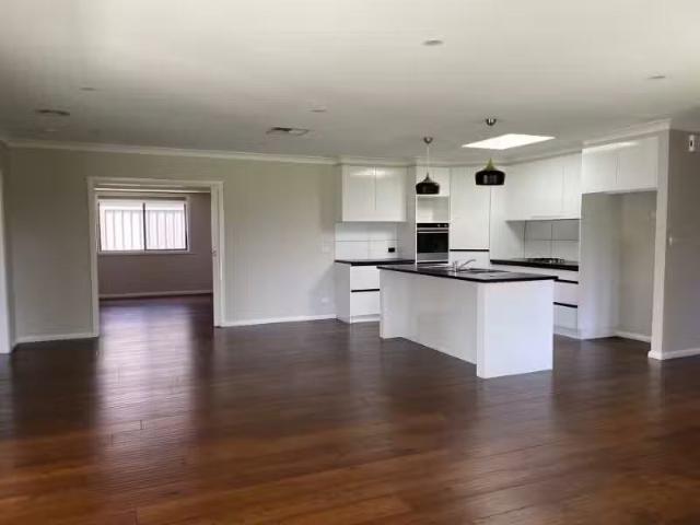Charming 9 Chipp Place, Lloyd House for rent Listed by Proper.