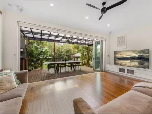 Deal! 9 Battery Street, Clovelly House for rent Listed by Sim.