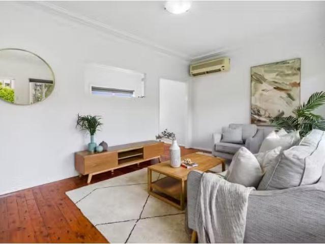 Unique 9 Barraba Street, Whitebridge House for rent Listed by.