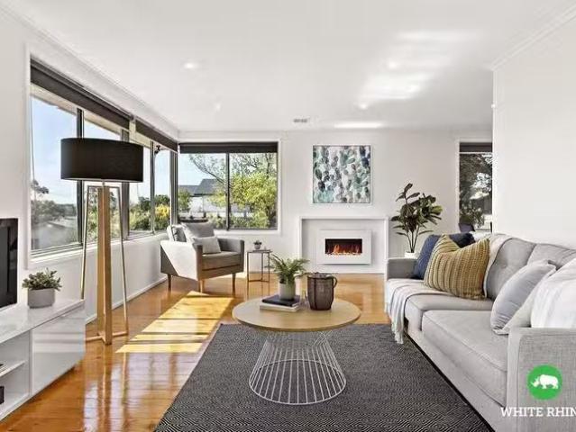 Nice 9 Bendora Avenue, Crestwood, NSW 2620