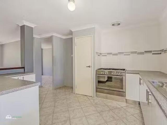 For Rent! 9 Dixon Mews, Leda, WA 6170