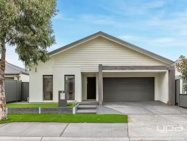Charming 9 Harwood Court, Burnside Heights VIC 3023