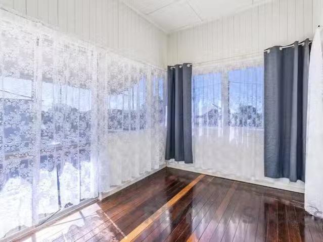 Unique 9 Helen Street, Newtown, QLD 4350