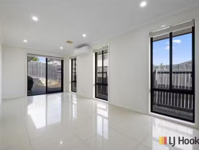 Cheap 9 Meda Close, CRACE House for rent Listed by Amaya Mass.