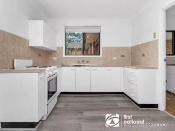 Charming 9a Rulana Street, ACACIA GARDENS Townhouse for rent.