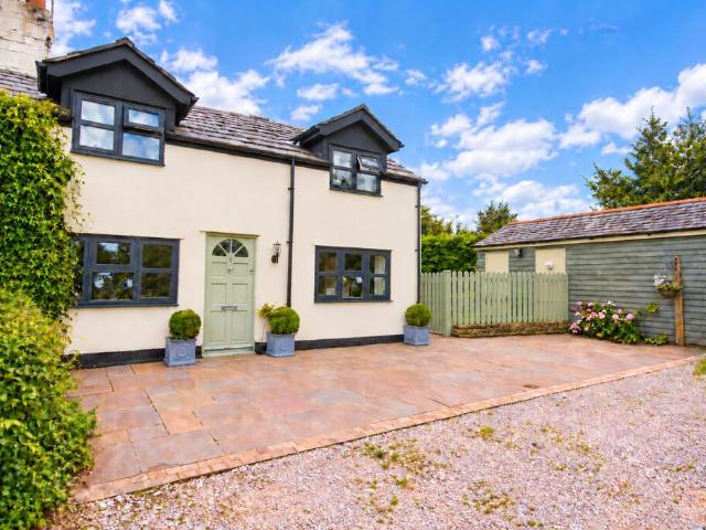 Clotton Common 3 bed barn conversion to rent £1,795 pcm £414 pw