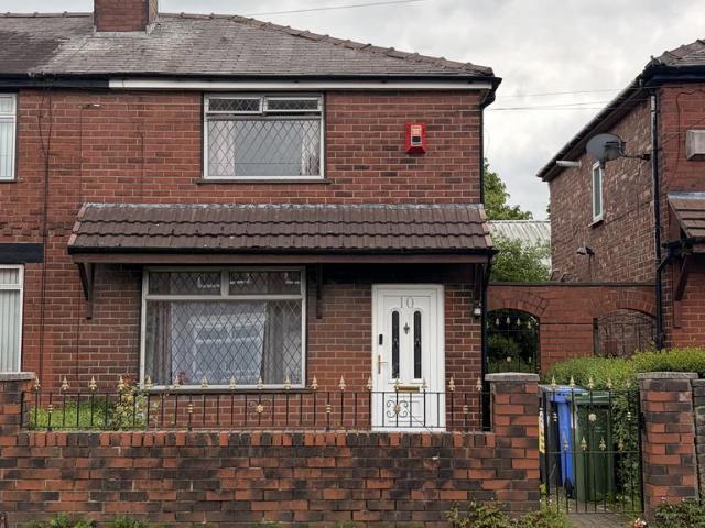 Clough Road, Droylsden M43 2 bed semi detached house to rent £1,100 pcm £254 pw