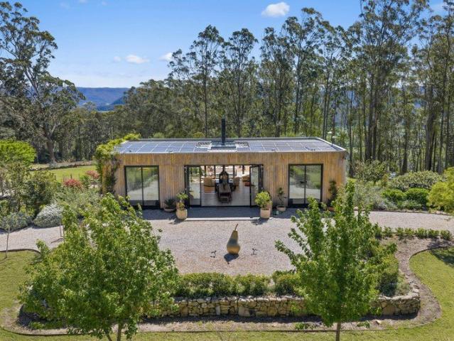 'Cloudbreaker' An off grid sanctuary above the Kangaroo Valley