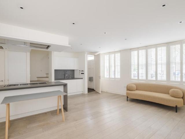 Cloudesley Road London N1 3 bed terraced house to rent £5,750 pcm £1,327 pw