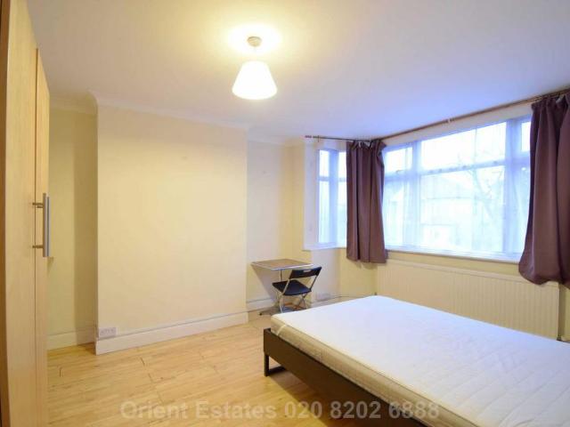 Clovelly Ave, Colindale House share to rent £880 pcm £203 pw