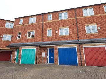 Clovelly Court, Longford Street. 3 bed house to rent £1,155 pcm £267 pw
