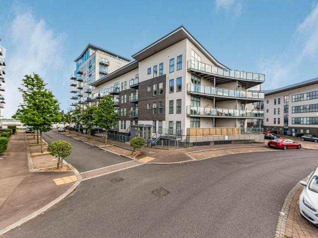 Clovelly Place, Greenhithe DA9, 1 bed flat to rent, £1,300 pcm | PrimeLocation