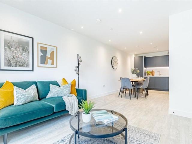 Clovelly Road, Hounslow TW3, 3 bed flat to rent, £3,000 pcm | PrimeLocation