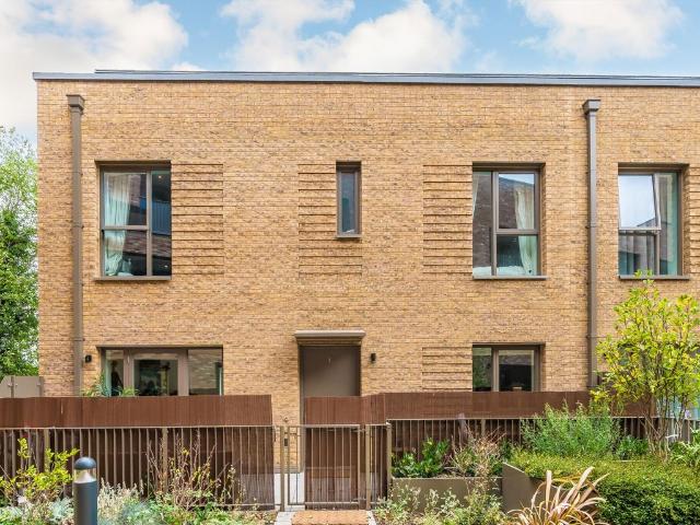 Clovelly Road, Hounslow TW3, 3 bed property to rent, £3,000 pcm | PrimeLocation