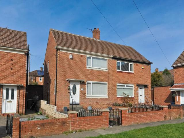 Clovelly Road, Sunderland SR5 2 bed semi detached house to rent £675 pcm £156 pw