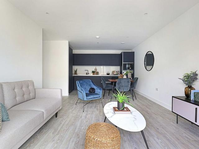 Clovelly Road TW3, 2 bed flat to rent, £2,175 pcm | PrimeLocation