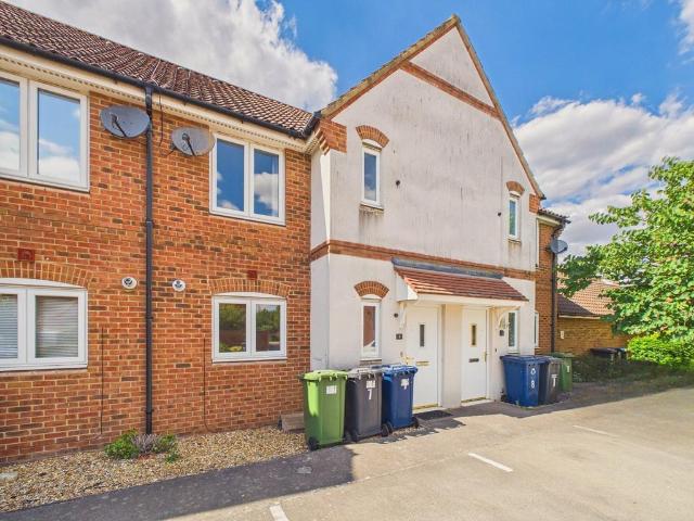 Clover Court, Peterborough PE7 3 bed terraced house to rent £1,195 pcm £276 pw