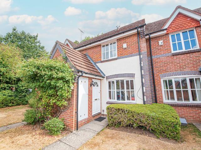 Clover Close, Wokingham RG40, 2 bed terraced house to rent, £1,625 pcm | PrimeLocation