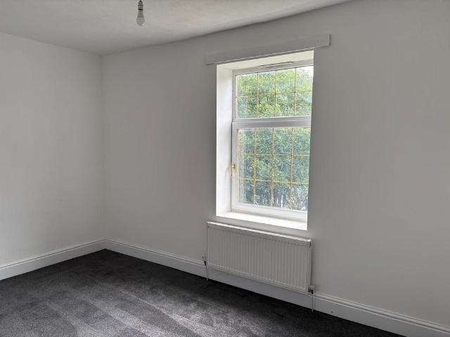 Clover Hill Road, Nelson BB9 3 bed terraced house to rent £695 pcm £160 pw