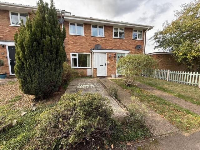 Clover Road, Flitwick, MK45 2 bed terraced house to rent £1,295 pcm £299 pw