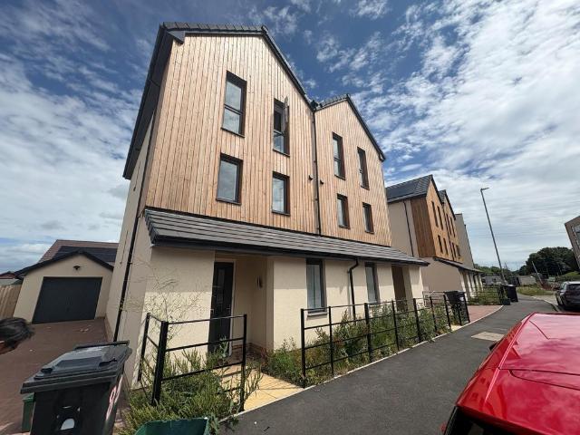 Clover Way, Bristol, BS34 5 bed ground floor flat to rent £3,200 pcm £738 pw