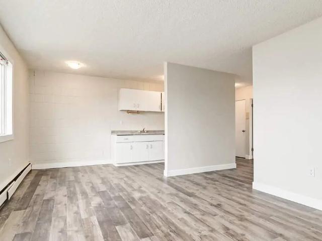 Cloverdale Apartments 2 Bedroom Apartment for Rent at 10125 153 St Nw, Edmonton, AB T5P 2B3 Canora